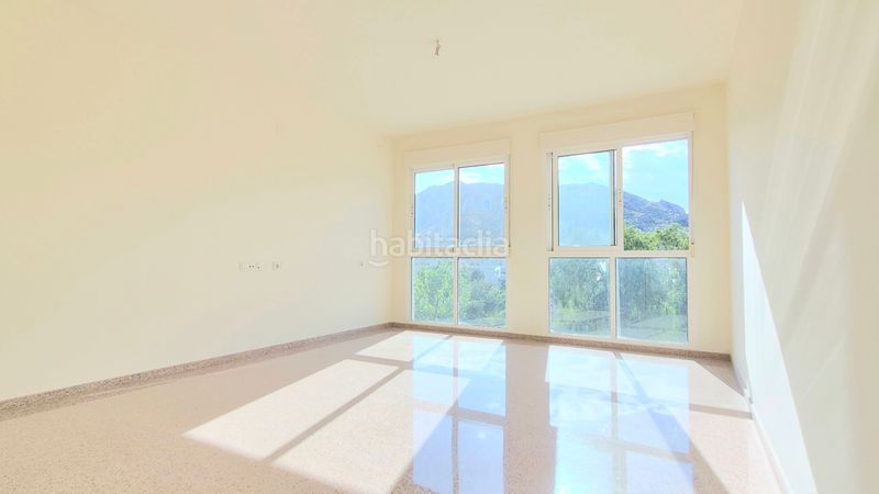 Foto b1df67bf-16fb-4aa6-b7dc-4286e0771690. Duplex in carretera de circunvalación 31 in Centro Elda