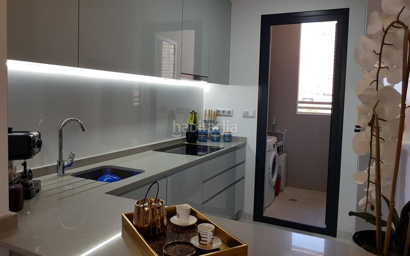 Foto 7350c039-4f9a-4743-873f-f92e8031d747. Apartament amb calefacció aparcament piscina a Playa Poniente Benidorm