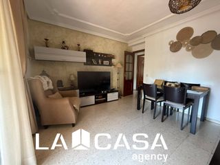 Pis a La Paz. Casa en planta baja con patio y naves, ideal para reformar en zo