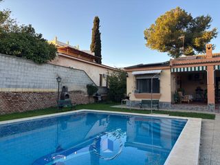 Xalet a Cerros de Montequinto. Casa o chalet independiente en venta en cerros de montequinto