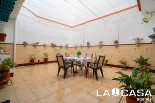 Maison à Centro - Doña Mercedes. Casa céntrica con gran amplitud y múltiples posibilidades