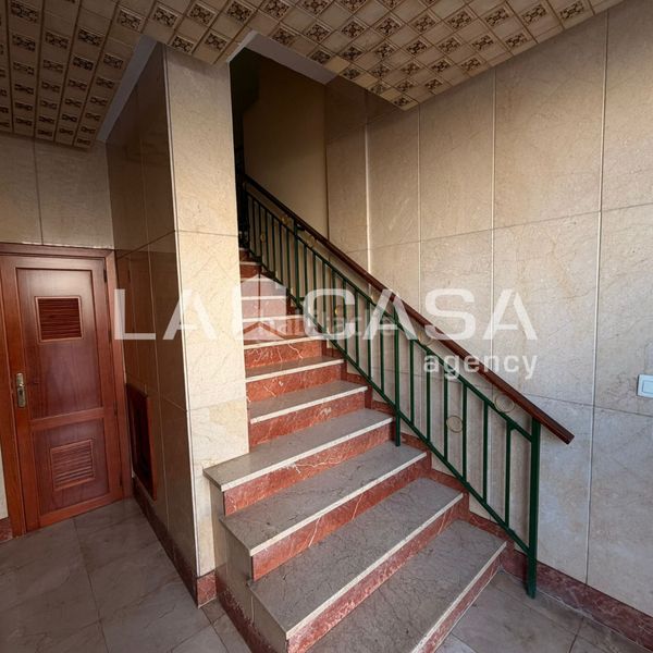 Foto 118e4d05-897b-4de5-a42d-1672580b6b0c. Pis a Cruz Roja Sevilla