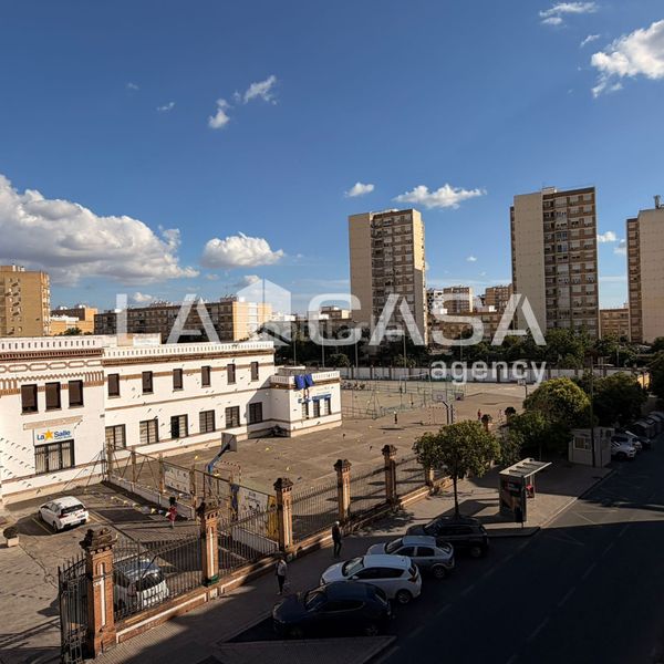 Foto a0fbad33-5781-422f-9619-9e2c9f8f40ce. Pis a Cruz Roja Sevilla