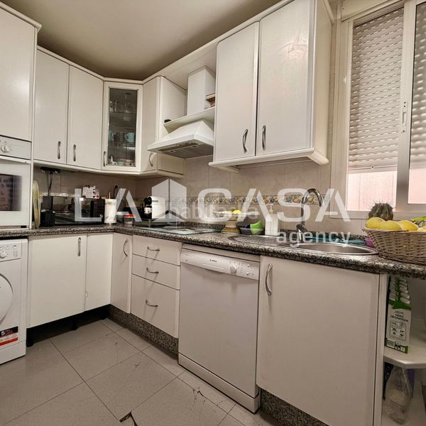 Foto ab500942-6ea4-4217-9559-f7a0853eaed8. Pis a Cruz Roja Sevilla