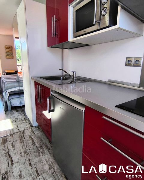 Foto f7dfa916-c31a-4be0-8eec-65b117f3f640. Pis a Cruz Roja Sevilla