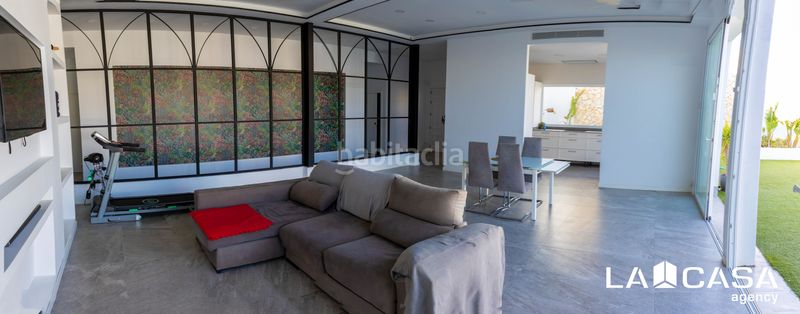 Foto e17c7220-1a36-4122-bac9-330213df742d. Chalet in La Hacienda - Nueva Andalucía Dos Hermanas