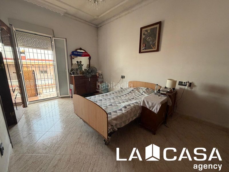 Foto 5c2400c4-f855-425e-b06f-84100ce2f257. Casa amb aparcament a Centro - Doña Mercedes Dos Hermanas