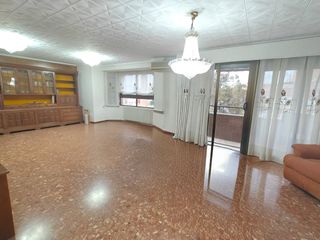 Appartamento  Avinguda de gaspar aguilar. Piso amplio y luminoso en patraix de 146m2