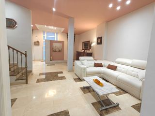 House  Carrer de montesa. Espectacular casa en patraix