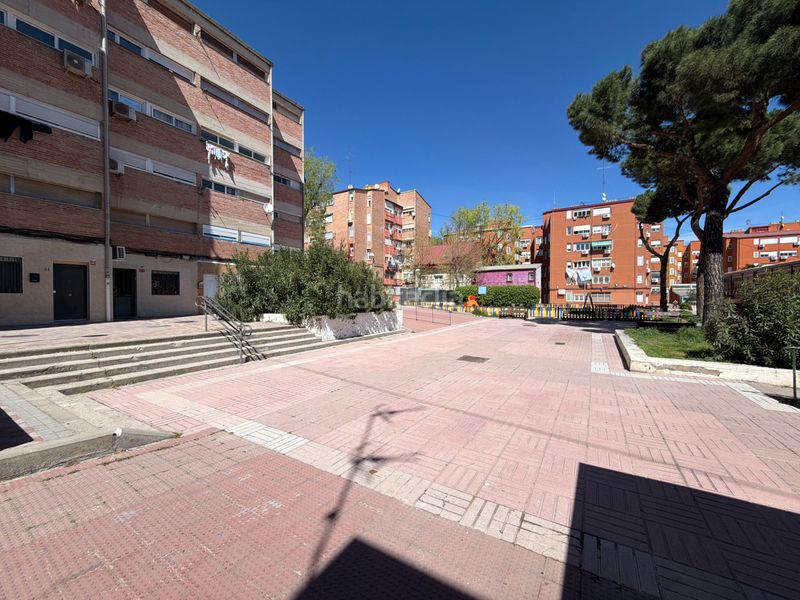 Foto 939c3595-7e36-45eb-bc9f-d70fc478a491. Pis a plaza campo de criptana 25 a Almendrales Madrid