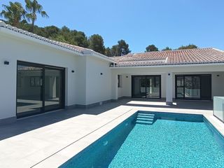 House in Partida Comunes-Adsubia. Gran villa de lujo con impresionantes vistas panoramicas