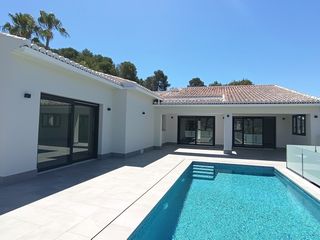 Casa a Partida Comunes-Adsubia. Gran villa de lujo con impresionantes vistas panoramicas