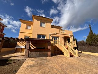 Chalet  Calle encina 8p. Chalet en venta en coin - urb. las delicias