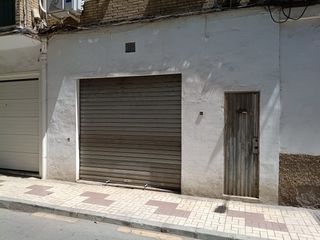 Locale commerciale in Calle manuel altolaguirre 8. Local en venta en las delicias!!
