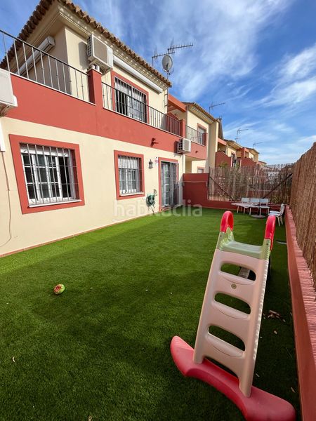 Foto a898de4c-c1e1-4ce7-a4e1-cfc711a9aae3. Casa adossada amb aparcament a Benajarafe