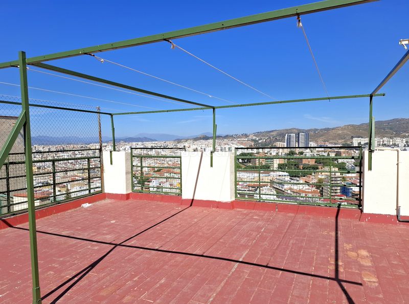 Foto b9fd3ae1-ceae-4eb9-90fa-2b07e825e9cb. Pis amb aparcament a Gibralfaro Málaga