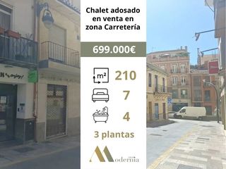 Maison à La Merced. Chalet adosado en venta en centro histórico