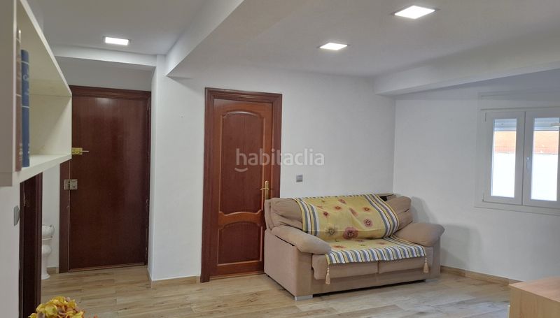 Foto bf93ae02-8fd5-4eb0-a0bb-c99678138a8d. Alquiler piso alquiler de piso en zona La Victoria en Málaga