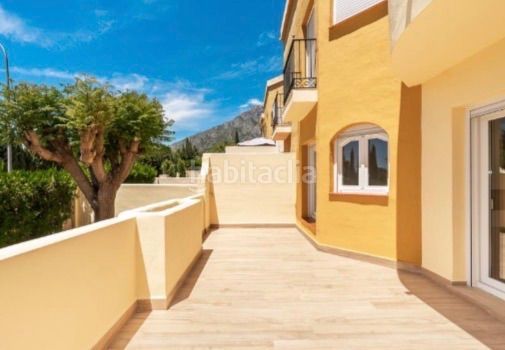 Foto b7daef31-21e8-4898-ac4a-a1e4af0c4a04. Casa adossada amb calefacció aparcament piscina a Marbella