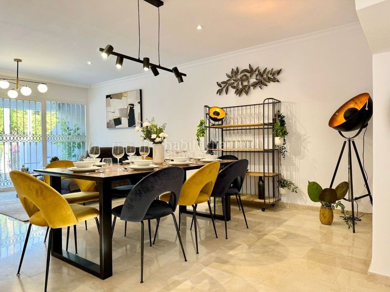 Foto ef6a90ca-dd31-44ff-8901-cc0f3c09a581. Lloguer casa amb calefacció piscina a Nueva Andalucía centro Marbella
