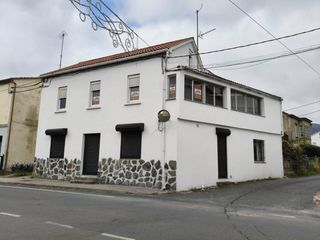 Haus  Carretera san adrian de veiga 94. Casa con gran potencial a 7 min de cariño.