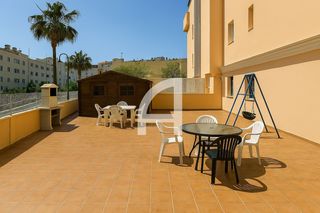 Pis a Los Árboles. Apartamento con terraza muy grande en centro de las lagunas