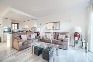 Rent Semi detached house  Central alto. En alquiler adosado amueblado, situado en vallparaíso  mijas