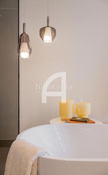 Foto a72fc1cf-b19a-47b0-9289-ac5cd3987679. Àtic amb calefacció aparcament piscina a El Velerín Estepona