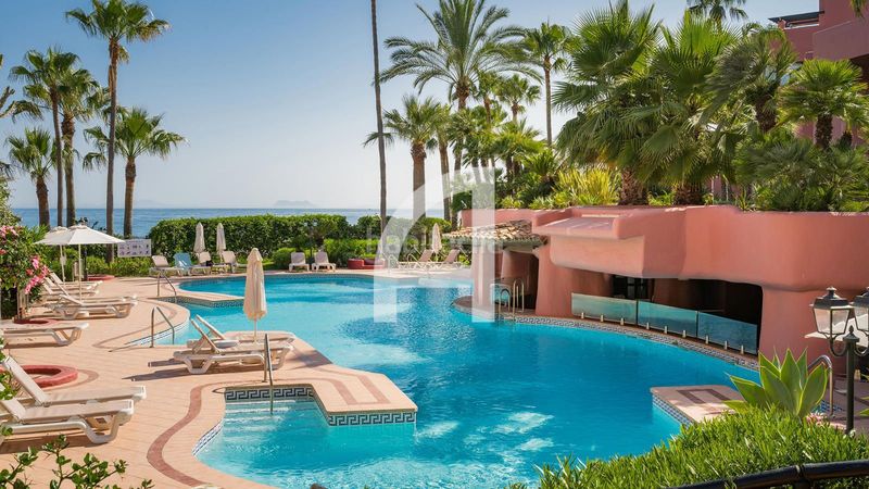 Foto a38a8922-9a3d-4ef9-9e36-90223d789479. Pis amb calefacció aparcament piscina a Guadalmansa Estepona