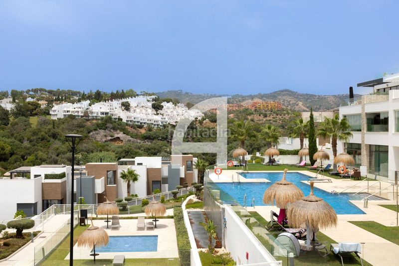 Foto a117b689-b2c2-4a6b-b0f3-5985bb68b31e. Àtic amb calefacció aparcament piscina a Cabopino - Artola Marbella