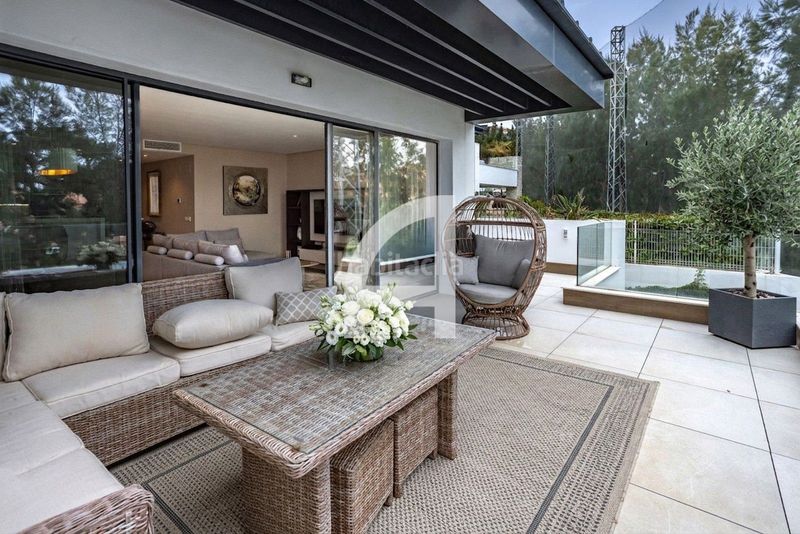 Foto c734f795-a019-4047-85e1-2074829374e2. Àtic amb calefacció aparcament piscina a Cabopino - Artola Marbella