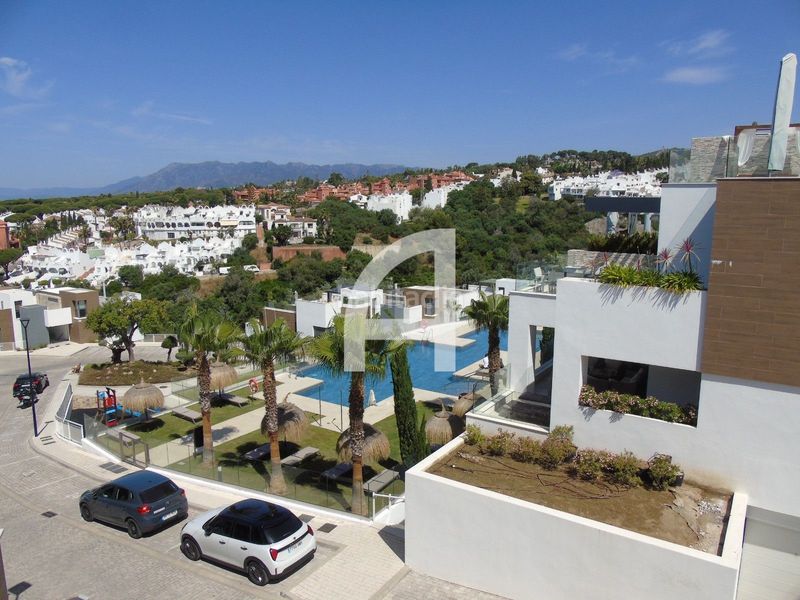 Foto 04723d30-6cb4-4792-bffe-1c6bf0286d6e. Àtic amb calefacció aparcament piscina a Cabopino - Artola Marbella