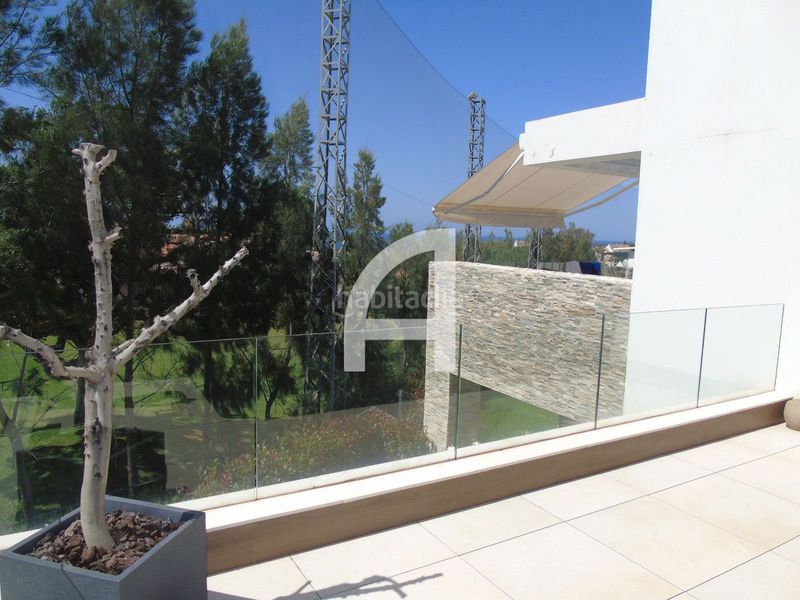 Foto 0538508d-2ec6-4192-b6ef-7f0d8fe59962. Àtic amb calefacció aparcament piscina a Cabopino - Artola Marbella