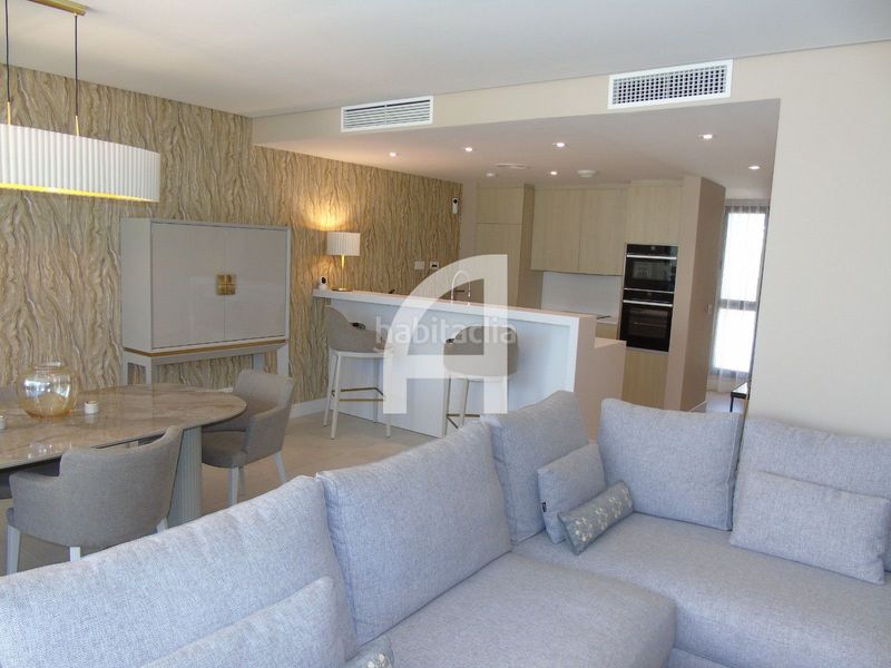 Foto 59739442-ceec-4a98-a437-bdb0aa52bccf. Àtic amb calefacció aparcament piscina a Cabopino - Artola Marbella