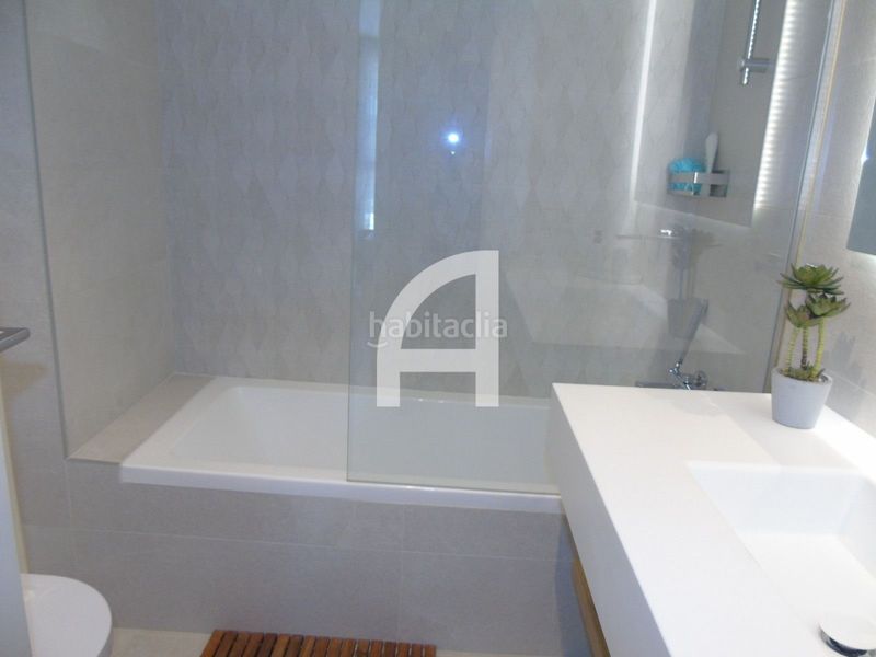 Foto 6b04b4f2-cc67-432a-9bdc-ddbd74ee80d8. Àtic amb calefacció aparcament piscina a Cabopino - Artola Marbella