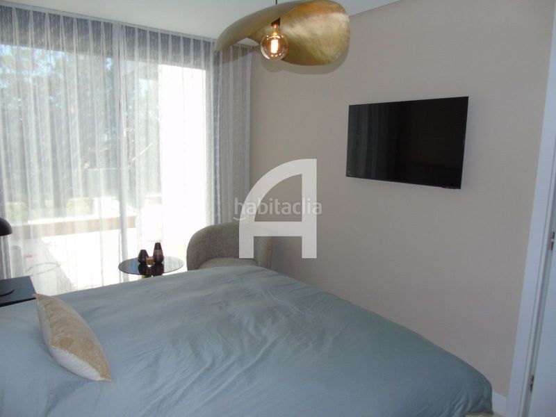 Foto 8d7e75d7-8b3d-40b5-99bc-482484efd5ab. Àtic amb calefacció aparcament piscina a Cabopino - Artola Marbella