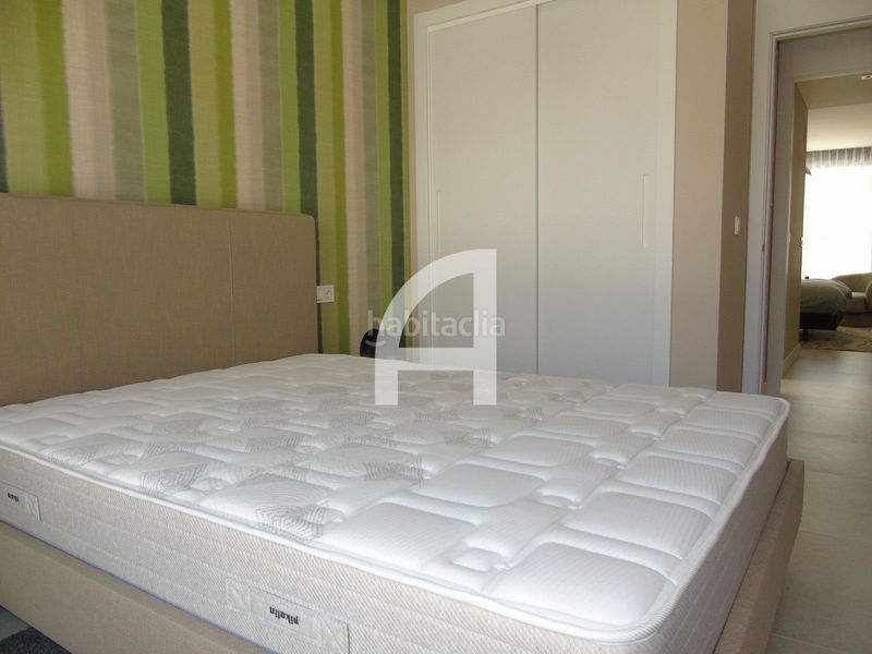 Foto d2c047e0-3577-4b5d-8da4-57c1eb7d2eb0. Àtic amb calefacció aparcament piscina a Cabopino - Artola Marbella
