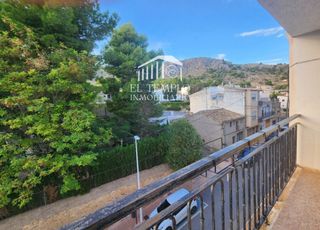 Flat  Ausias march. Piso de 4 dorm. con terraza, balcón y garaje