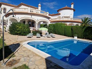 Chalet  Diversitat de la. Bonito chalet con licencia turstica en miami playa !