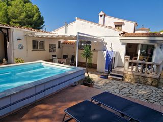 Chalet in Platja de Mont-roig. Encantadora vivienda unifamiliar en una tranquila zona cercana a