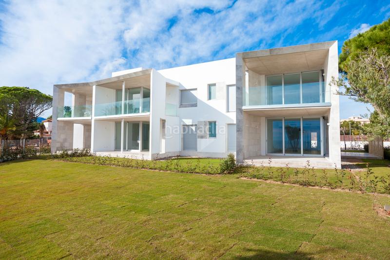 Foto 2c1cbe30-b815-4398-92d5-d2cbf1bf2f7b. Promotion EXCLUSIVA OBRA NUEVA FRENTE AL MAR MASOLET dans Miami Platja. Logements de biens neufs