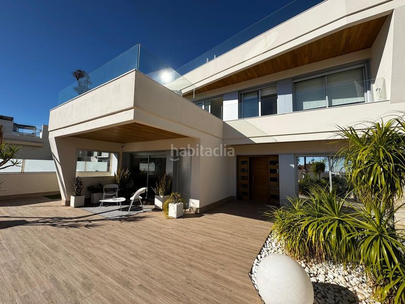 Foto 04adaaaf-0c77-41f1-acec-2e369e247123. Casa amb aparcament a Playa Flamenca Orihuela