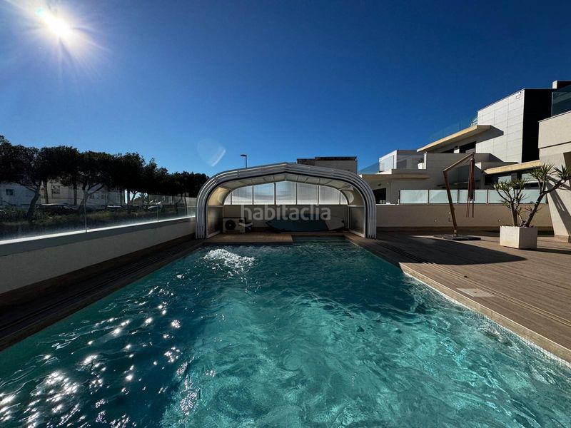 Foto e238a77b-7ed5-481c-8504-cfe16f2bb351. Casa amb aparcament a Playa Flamenca Orihuela