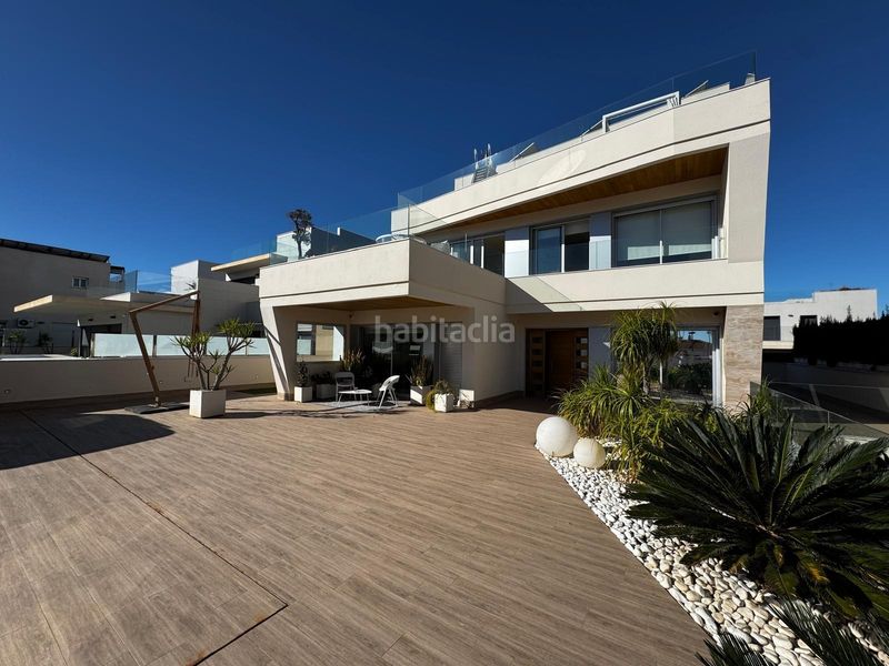 Foto e5d6e1de-dc4f-4d5d-89d8-b95b1c8628fb. Casa amb aparcament a Playa Flamenca Orihuela