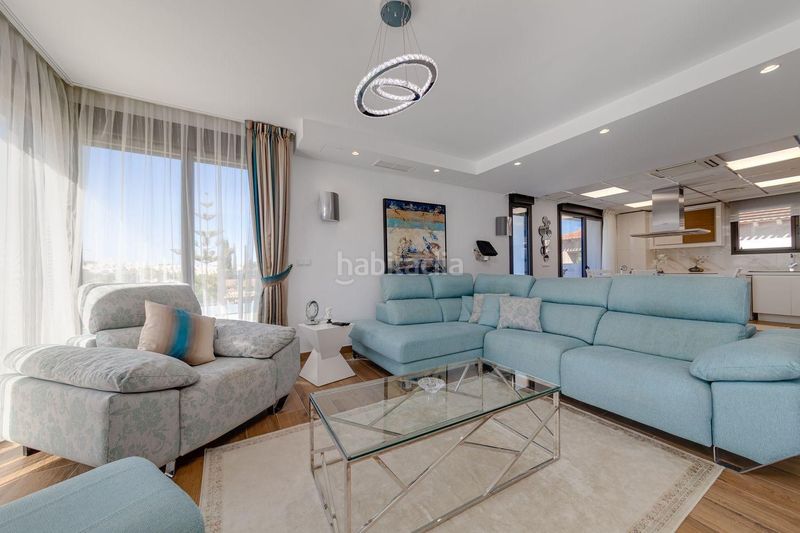 Foto a1fff1d4-3def-4e2f-a31c-1c562e725740. Casa amb aparcament a Centro - Muelle Pesquero Torrevieja