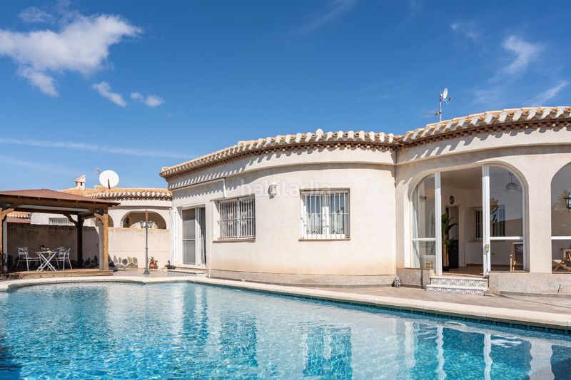 Foto baa105bf-bf72-4bd3-943b-0a36badf2cee. Casa amb calefacció a Playa Flamenca Orihuela