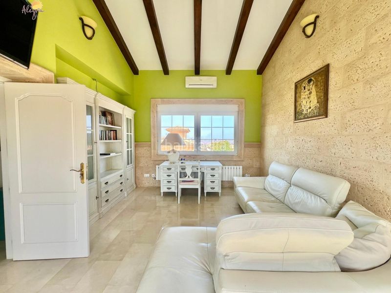 Foto a6c639ae-1efe-4845-965e-b954acaa47a0. Casa amb aparcament a Centro - Muelle Pesquero Torrevieja