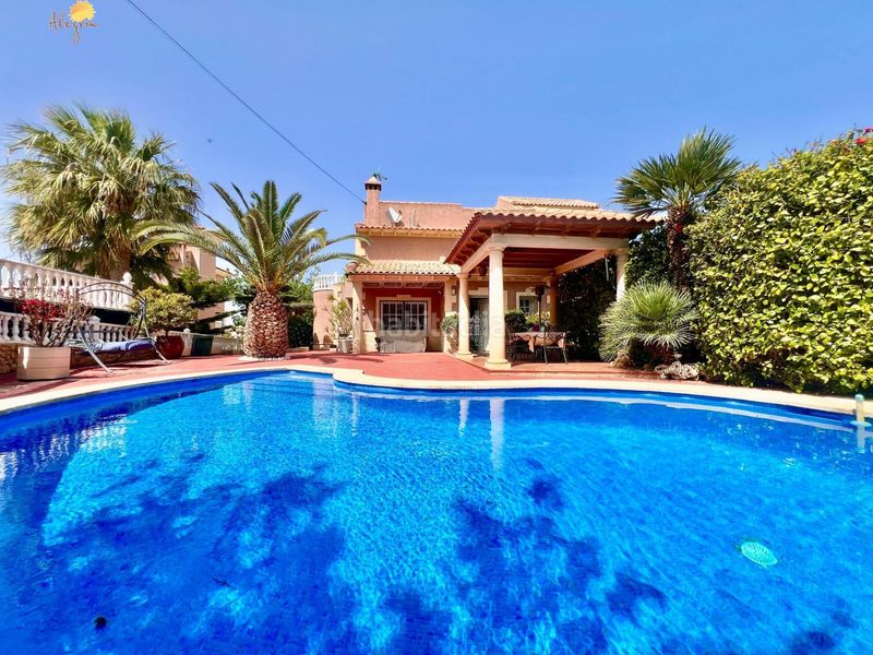 Foto d04b3296-d3fd-4686-b183-8e5fcd76ee10. Casa amb aparcament a Centro - Muelle Pesquero Torrevieja