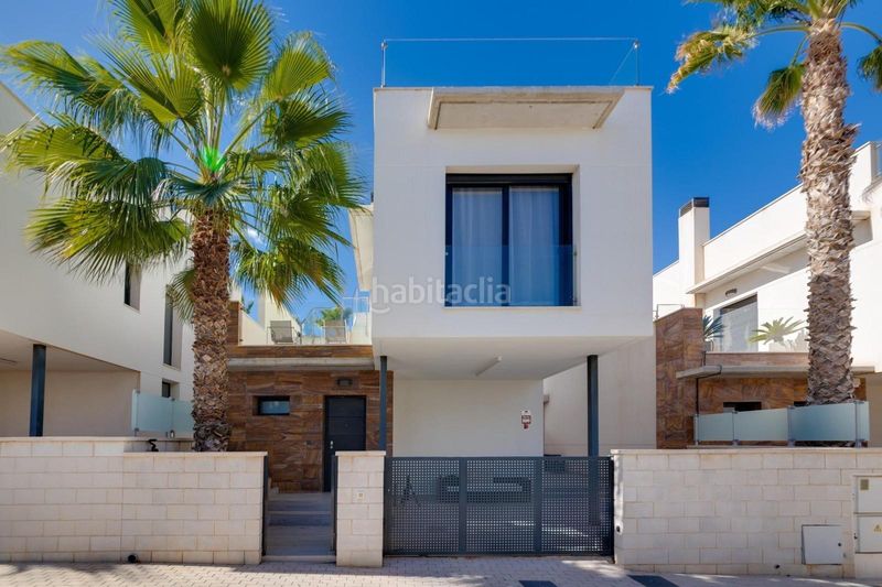 Foto 414952b7-e7dc-4632-a880-d4c990227b7c. Casa amb aparcament a Playa Flamenca Orihuela