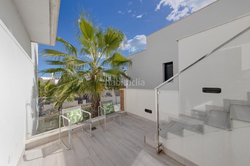 Foto 4a4d9669-0904-4a12-956b-a1dbf0c2eb07. Casa amb aparcament a Playa Flamenca Orihuela